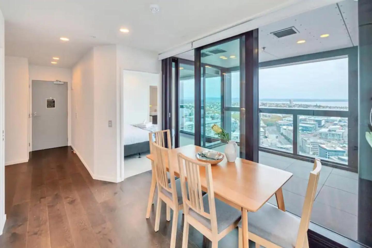 Top Floor Harbour View And Skytower View Apartment In Cbd Auckland Buitenkant foto