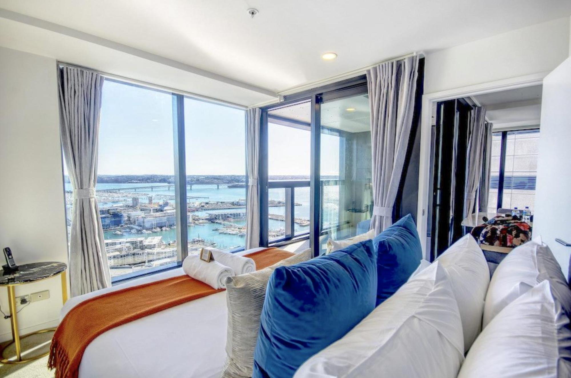 Top Floor Harbour View And Skytower View Apartment In Cbd Auckland Buitenkant foto